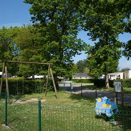 Camping Les Falaises De Toussaint